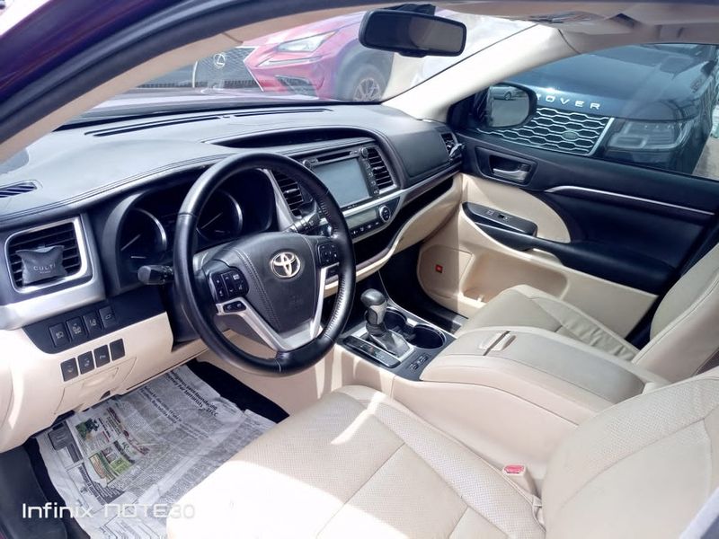 Thumbnail 8 of 2019 Toyota Highlander LIMITED